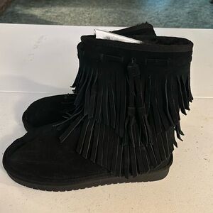 Koolaburra by Ugg black fringe boots